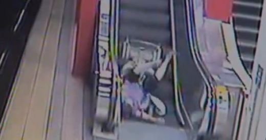 VIDEO: Escrocherie la metrou! Uite ce patesti daca incerci sa prostesti lumea cu un&nbsp;carcucior cu rotile!