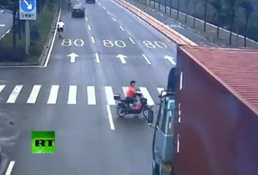 VIDEO Cea mai NOROCOASA femeie! Nu se bucura asa daca era castigatoare la LOTO! Cum a evitat MOARTEA!