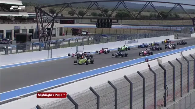 VIDEO Probleme pentru Marinescu in Franta! A incheiat doar pe 7! Un pusti de 15 ani a castigat cursa de la Paul Ricard!