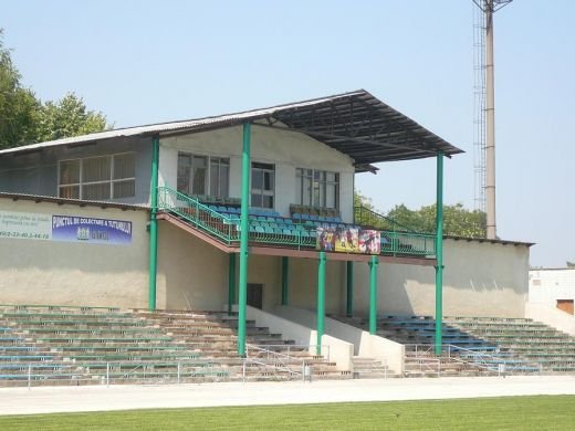 FOTO FABULOS! Mai rau de atat NU se poate! N-ai vazut niciodata asa ceva! Cum arata stadioanele in Moldova_5