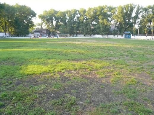 FOTO FABULOS! Mai rau de atat NU se poate! N-ai vazut niciodata asa ceva! Cum arata stadioanele in Moldova_8