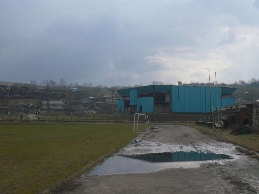 FOTO FABULOS! Mai rau de atat NU se poate! N-ai vazut niciodata asa ceva! Cum arata stadioanele in Moldova_13