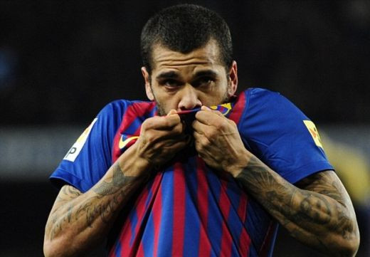 Dani, fii tare, pregateste-te de plecare! Scandal URIAS la Barcelona! Alves face urat: nimeni n-a mai avut curajul asta de la Ronaldinho: M-ati dat ca p-un caine seicilor!