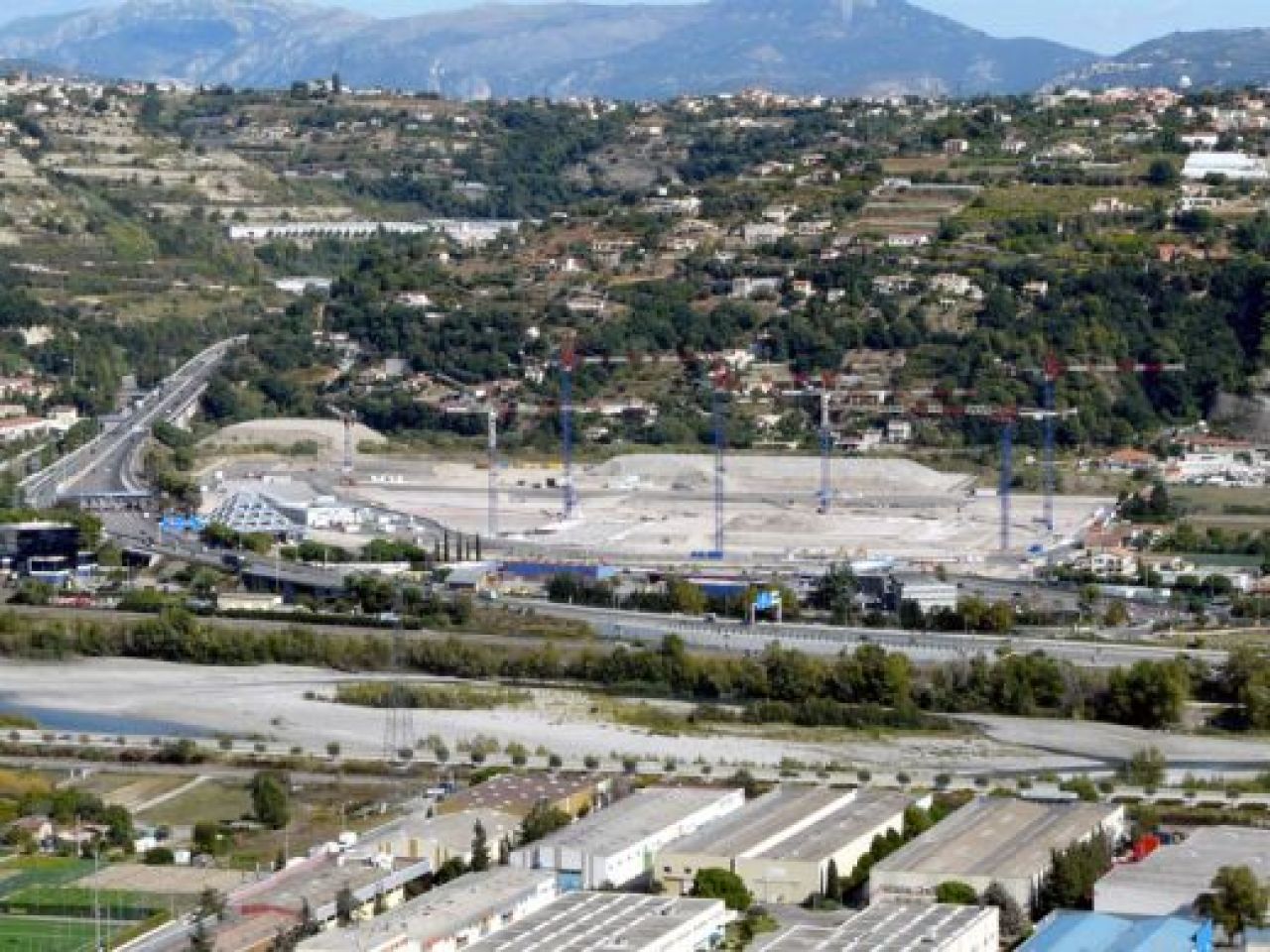Asta DA stadion! Nemtii construiesc cea mai tare ARENA din Franta! Vezi cat dau ca sa-i zica