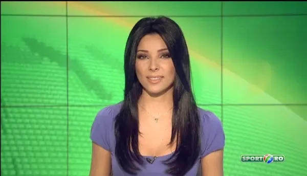 Bine ati venit in Romania! Cruciti-va si dati SHARE! Copos si-a luat portar de pe youtube: 'Hai ca-i misto melodia, semnam!'