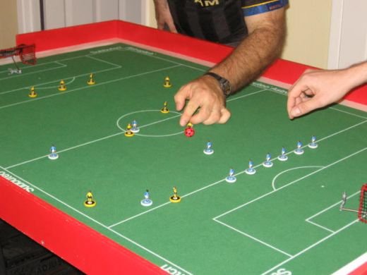 GE-NI-AL! A aparut si Fifa pentru BATRANEI! :) Vezi cum arata jocul care il va tine in casa pe bunicul tau:  _7