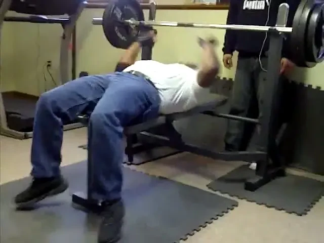 In ziua in care a implinit 60 de ani si-a luat DOCTORATUL in fiare! Fiul sau l-a facut vedeta: VIDEO