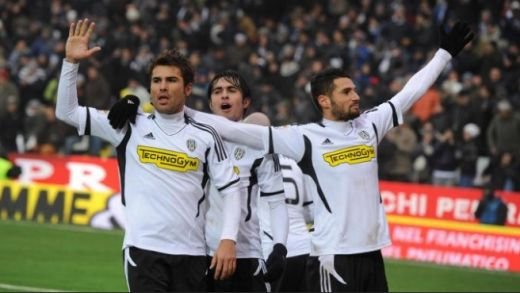 Mutu a ajuns in Anglia sa-si negocieze contractul! Ce echipa ii da bani cat pentru un PALAT ca sa-l aduca in Premier League!