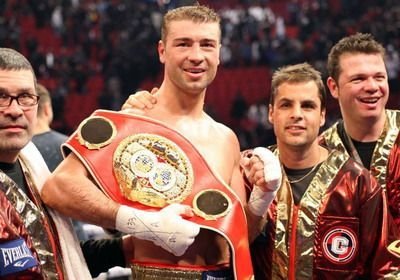 Bute vine sa se bata in fata a 50.000 de oameni pe National Arena! Cu cine se incalzeste inainte sa-si ia inapoi centura mondiala