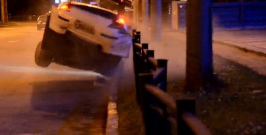 VIDEO: Filmul unui accident teribil! A dat ca animalul in ea pana a zburat de pe sosea!
