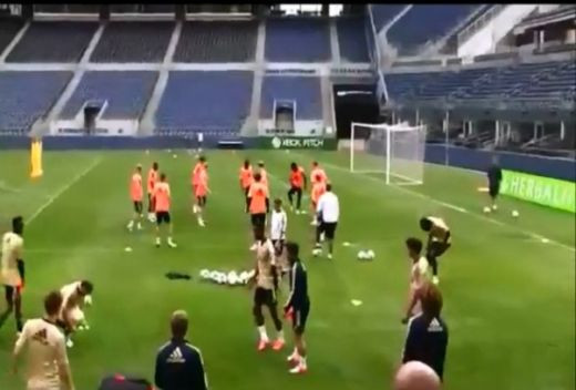 Jucatorii lui Chelsea s-au bucurat ca niste copii: David Luiz L-A UMILIT pe Hazard! VIDEO