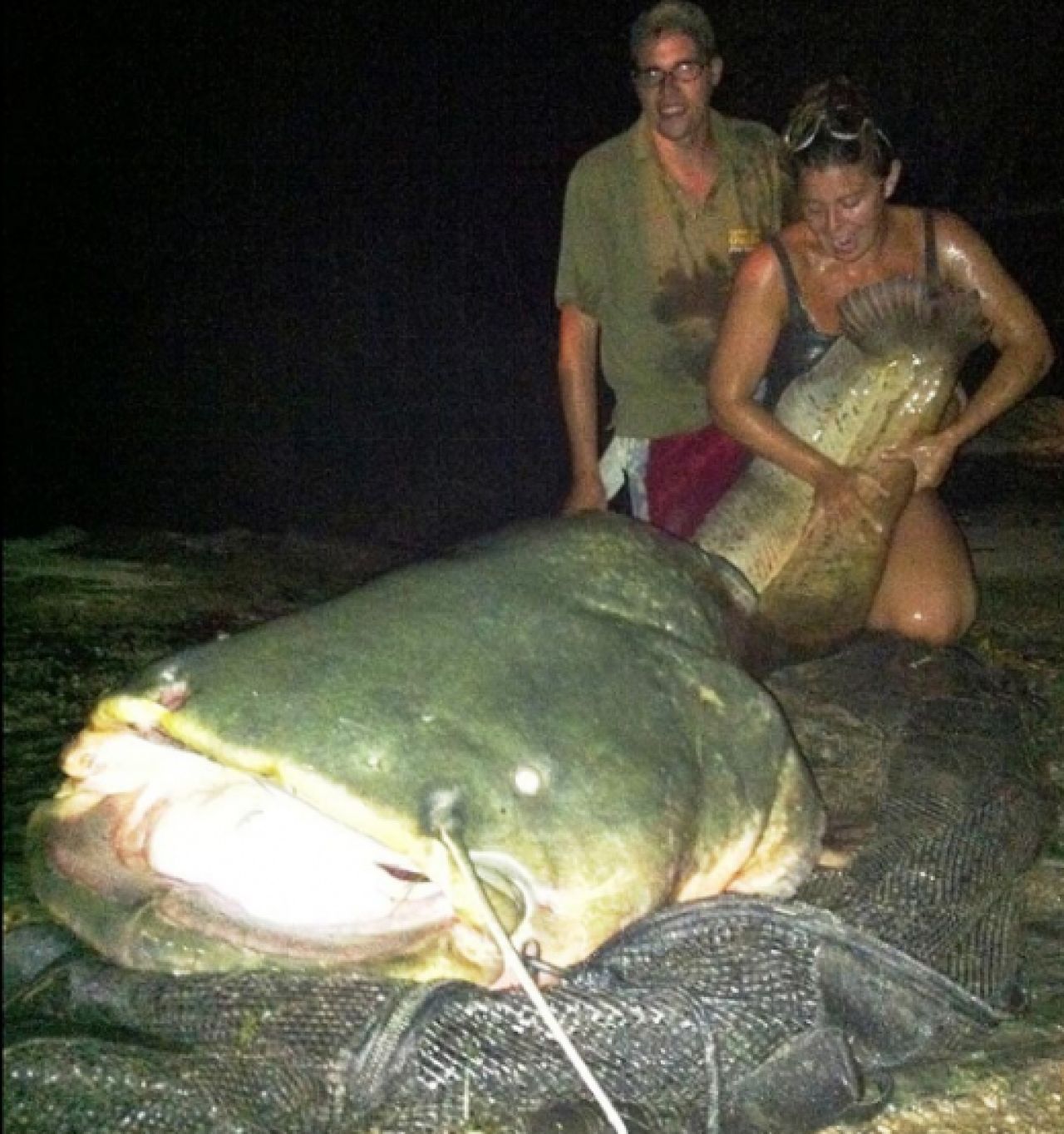 NEBUNIE in Spania: Alexa a socat toti barbatii din jurul ei! PESTE FABULOS de 150kg scos la mal de femeia asta! FOTO SOC_1