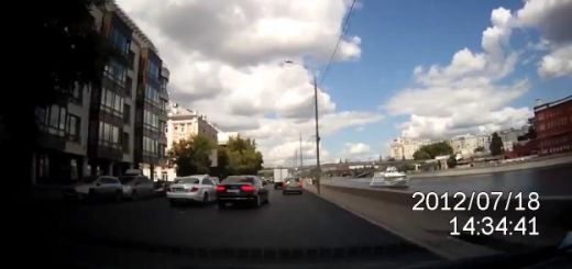 VIDEO: Uite ce patesti daca te mananca-n ...&nbsp;talpa!&nbsp;Un&nbsp;nenorocit a spulberat masini de lux de la Lexus in sus!