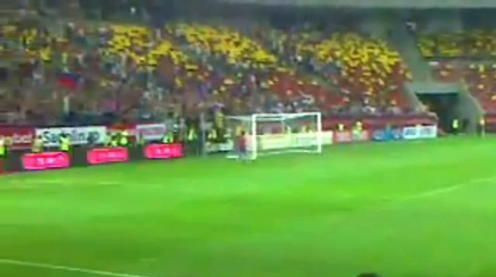 VIDEO INCREDIBIL! L-au chemat in peluza sa arate ca nu e dinamovist! Un jucator de la Steaua a devenit IDOL pentru milioane de fani dupa un moment UNIC!