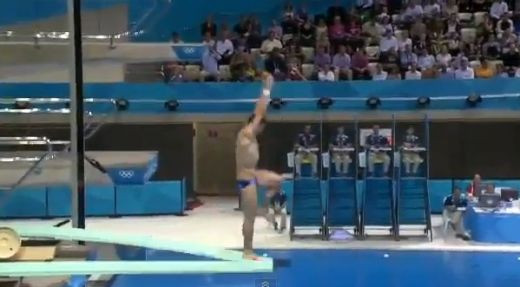 EPIC FAIL! Toata PLANETA a ras dupa nebunia asta la Jocurile Olimpice! Ce crezi ca s-a intamplat dupa ce a sarit? :)