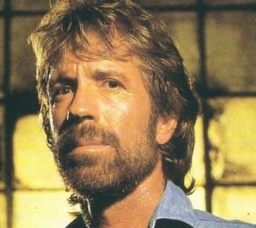 Si-a lasat barba ca sa semene cu Chuck Norris: NIMENI nu ii mai comenteaza! Il recunosti pe fotbalist? FOTO: