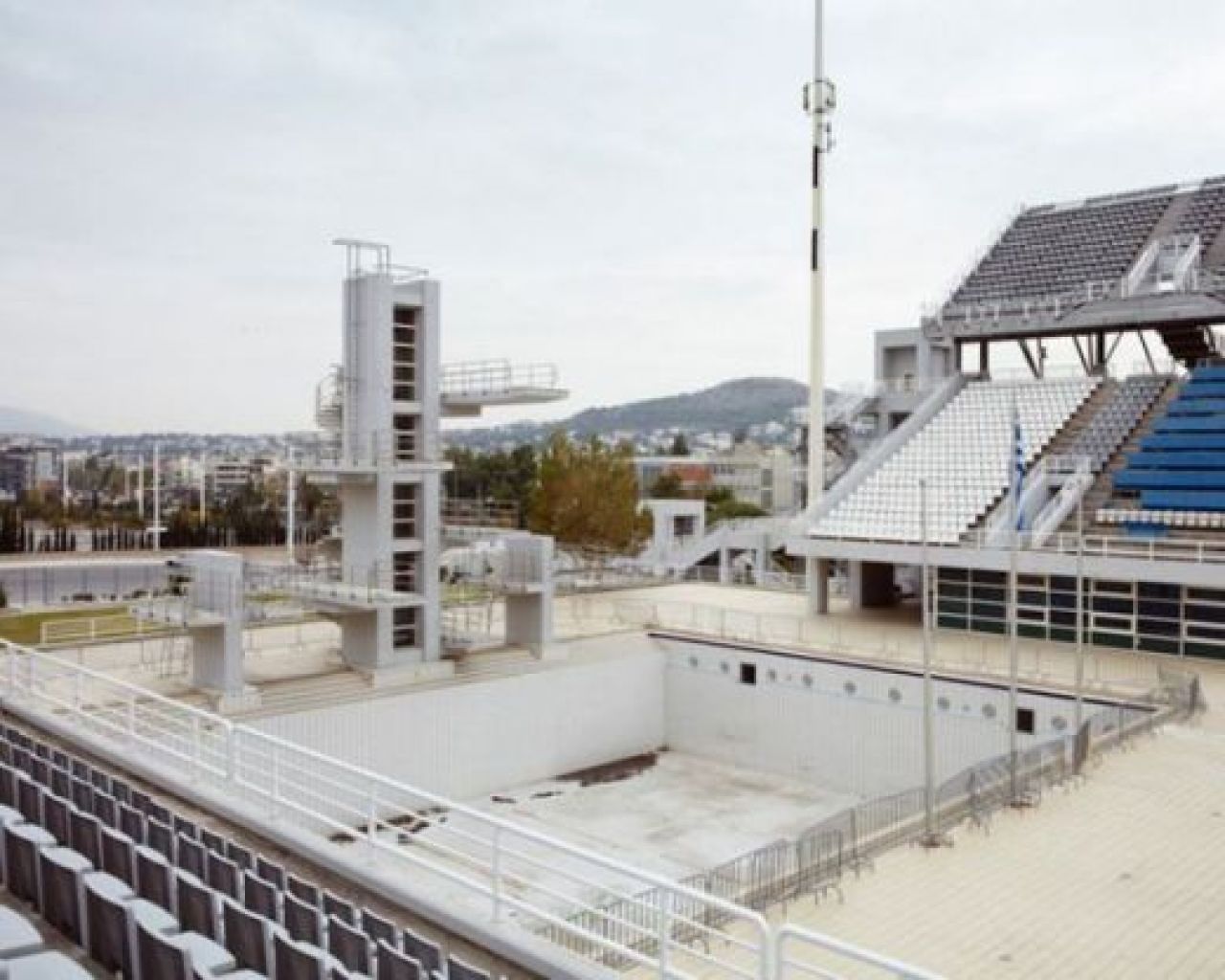 FOTO / Urmarile Jocurilor Olimpice: Un complex mancat de rugina si 11.000.000.000 de dolari aruncati pe geam! In ce tara?_2