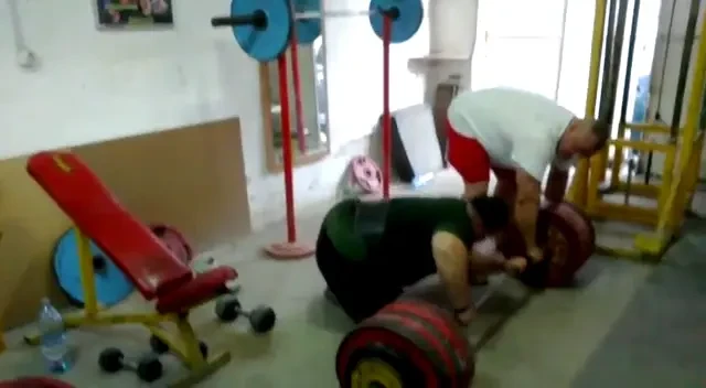 Omul antrenat de cea mai puternica familie din Romania a stabilit un nou record: 270kg ridicate FARA PROBLEME! SUPER VIDEO