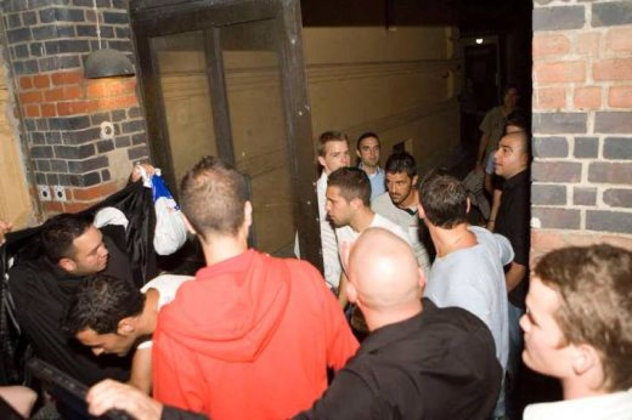 Messi si Xavi, in Centrul Vechi? Jucatorii Barcei au inchiriat un CLUB intreg pentru ei! Cum arata o petrecere in stil EXTRATERESTRU! FOTO:_3