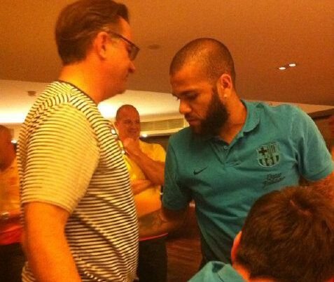 FOTO Un gigant de la Hollywood a venit la Bucuresti sa vada starurile Barcei! Dani Alves si-a tras freza de Oscar! Pe cine imita:_3