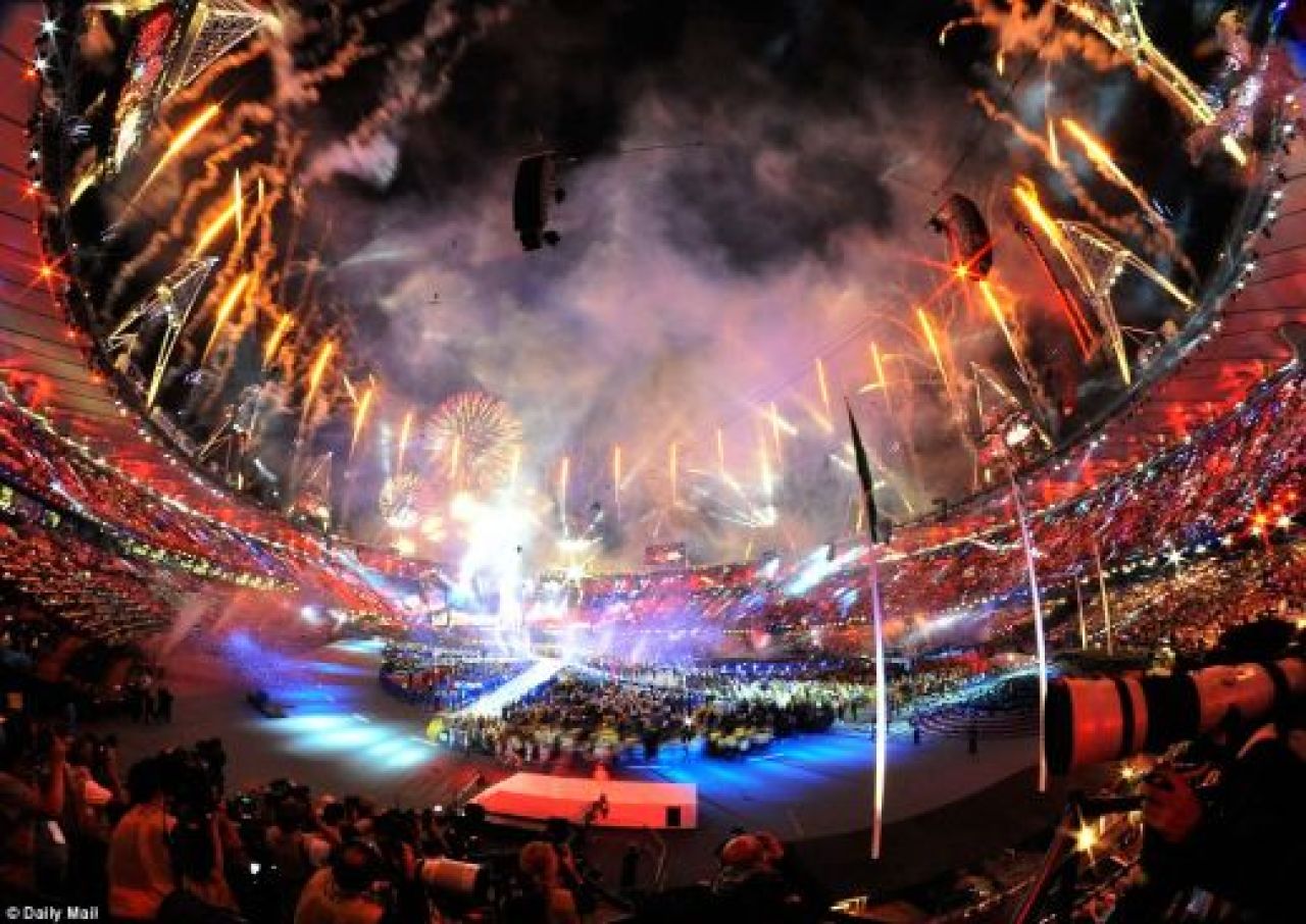 Ne vedem la Rio! Sandra Izbasa a purtat drapelul Romaniei la ceremonia de inchidere a JO! Romania, cea mai slaba clasare din ultimii 60 de ani!_1