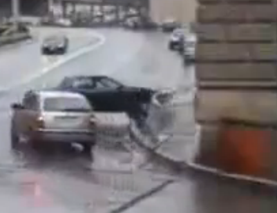 Cea mai criminala CURBA din lume: "Eu nu mai trec pe acolo, e blestemata strada aia!" Vezi cum ii pacaleste pe soferi! VIDEO