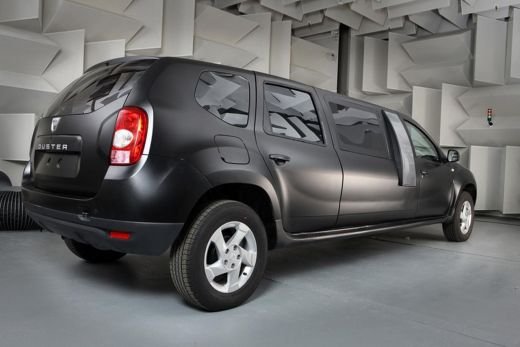 VIDEO: Dacia Duster LIMUZINA arata BESTIAL! Are aproape 6 metri, plasme si conexiune la Android!_2