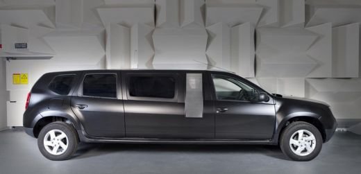 VIDEO: Dacia Duster LIMUZINA arata BESTIAL! Are aproape 6 metri, plasme si conexiune la Android!_5