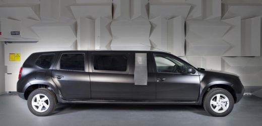 VIDEO: Dacia Duster LIMUZINA arata BESTIAL! Are aproape 6 metri, plasme si conexiune la Android!_5