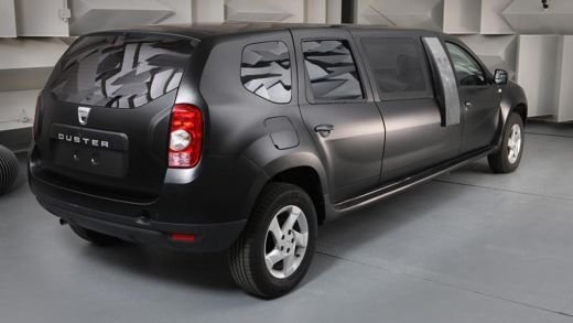 VIDEO: Dacia Duster LIMUZINA arata BESTIAL! Are aproape 6 metri, plasme si conexiune la Android!_6