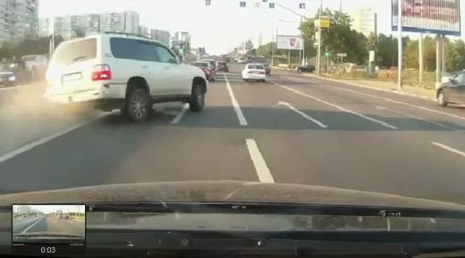 VIDEO Bestial! Cum sa schimbi banda ca un BOSS! Doar in Rusia se poate intampla asa ceva! :)