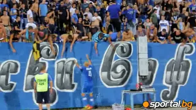 GEST UNIC facut de un fost stelist: A sarit sa-si apere colegul injurat de galerie si AGESAT de stewarzi! VIDEO: