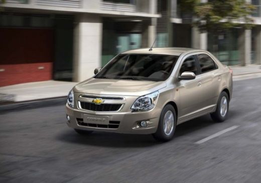 FOTO ALARMA la Dacia! Americanii au adus primul concurent SERIOS pentru Logan in Europa! Cum ti se pare?_1