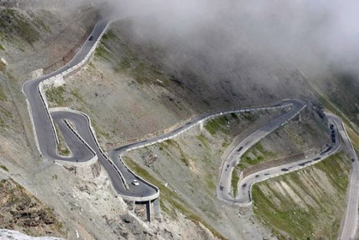 FOTO FABULOS! 15 drumuri pe care trebuie sa mergi inainte sa mori! Transfagarasan, numarul 1 in LUME! Ce constructii de VIS a invins:_23