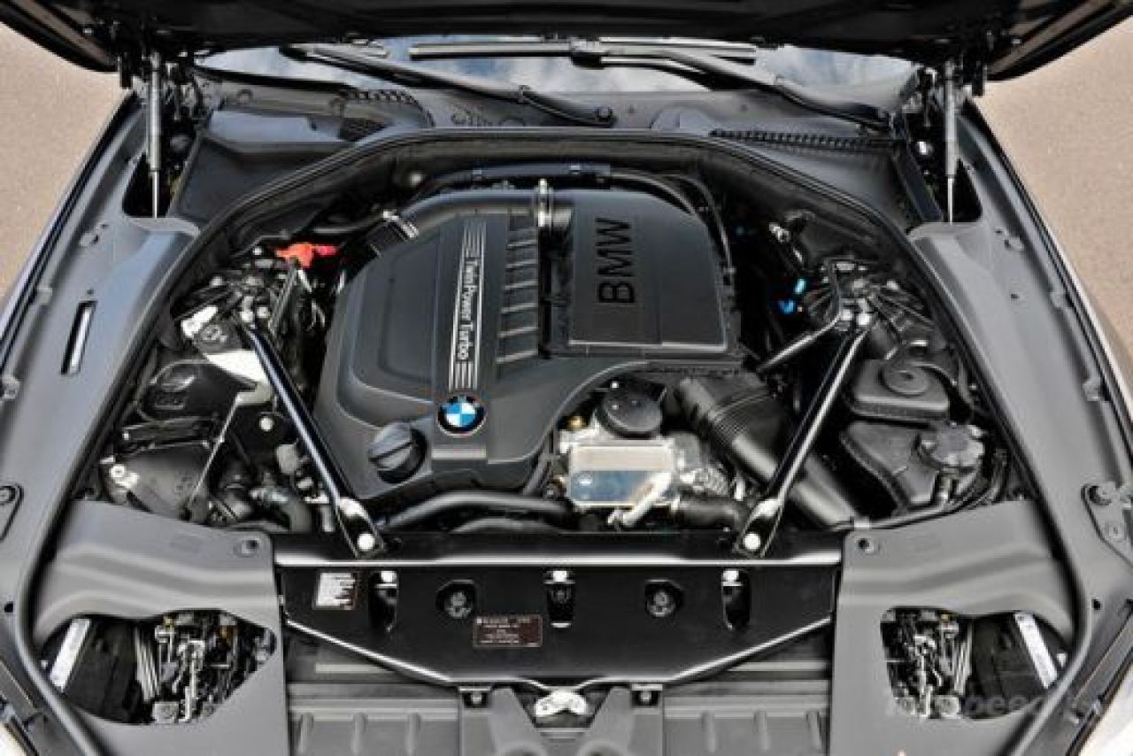 SUPER FOTO BMW face VALURI cu noua Serie 6!