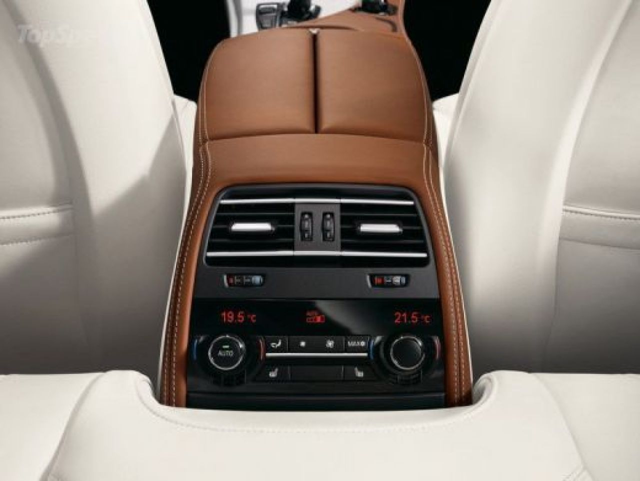SUPER FOTO BMW face VALURI cu noua Serie 6!