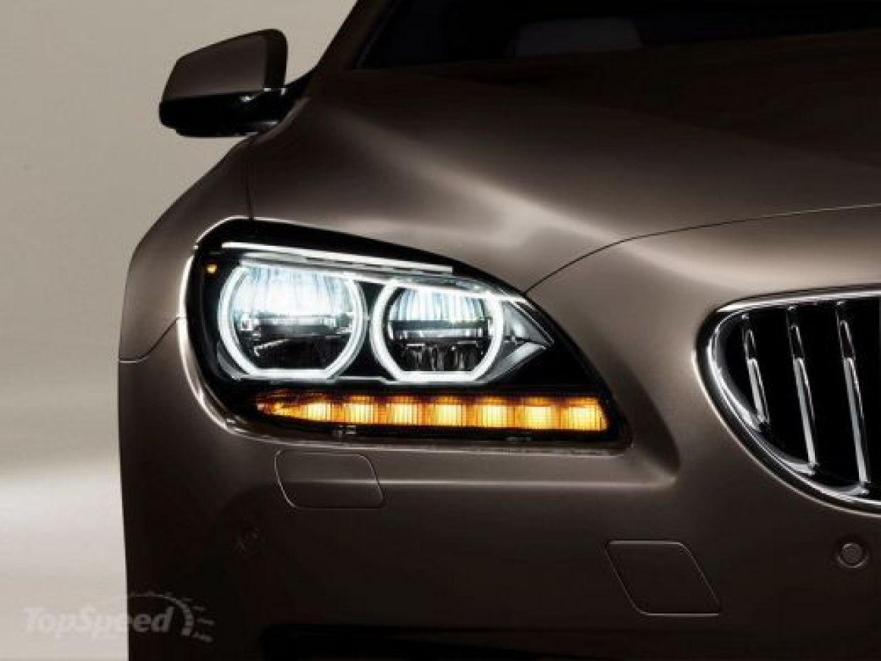SUPER FOTO BMW face VALURI cu noua Serie 6!