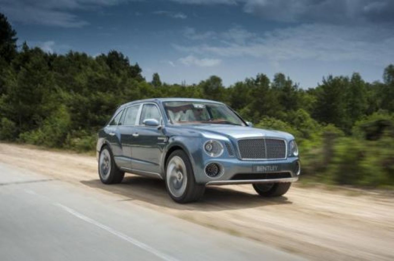 FOTO Bentley muta LUXUL in munti! Cel mai SCUMP SUV din istorie apare din 2015! Vezi cat costa:_12