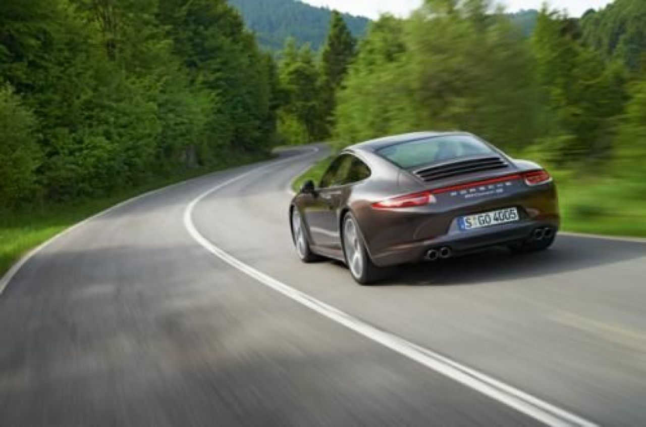 VIDEO Doi MONSTRI noi de la Porsche! Vezi cum arata OFICIAL Carrera 4 si Carrera 4S! Iti plac?_4