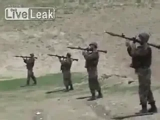 Cel mai PROST recrut pe care l-ai vazut vreodata: Fereste-te cat poti de el! VIDEO