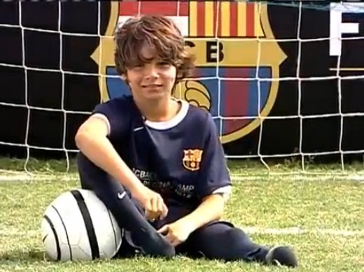 Are 11 ani si e UNIC in istoria Barcelonei! Dribleaza ca Messi dar ascunde O DURERE care iti va frange inima! VIDEO