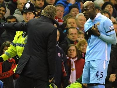 Mancini a INNEBUNIT! Il da afara pe Balotelli dupa un Hat-Trick de SENZATIE! :) Super Mario a comis-o rau de tot: