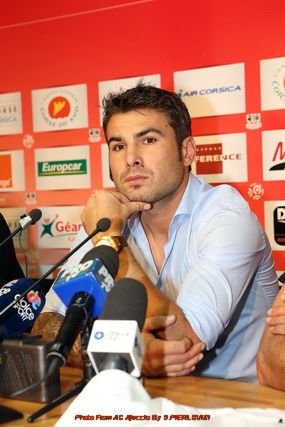 FOTO Mutu face INCONJURUL lumii dupa anuntul ASTA! Cu cine a pozat prima data pe stadionul lui Ajaccio!_7