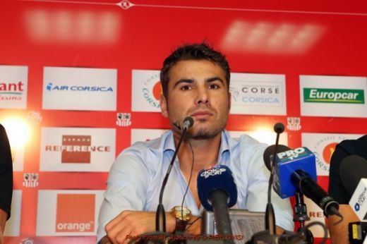 FOTO Mutu face INCONJURUL lumii dupa anuntul ASTA! Cu cine a pozat prima data pe stadionul lui Ajaccio!_10