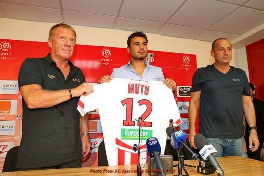 FOTO Mutu face INCONJURUL lumii dupa anuntul ASTA! Cu cine a pozat prima data pe stadionul lui Ajaccio!_11