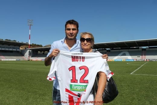 FOTO Mutu face INCONJURUL lumii dupa anuntul ASTA! Cu cine a pozat prima data pe stadionul lui Ajaccio!_12