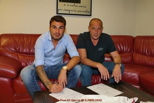 FOTO Mutu face INCONJURUL lumii dupa anuntul ASTA! Cu cine a pozat prima data pe stadionul lui Ajaccio!_13