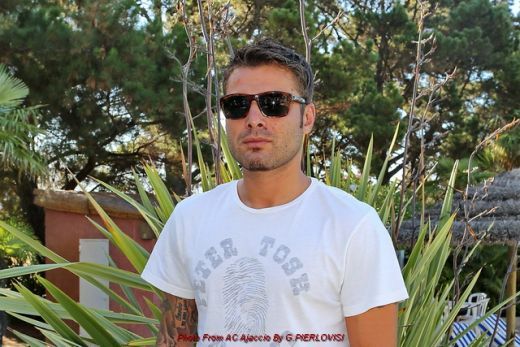 FOTO Mutu face INCONJURUL lumii dupa anuntul ASTA! Cu cine a pozat prima data pe stadionul lui Ajaccio!_15