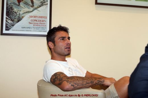FOTO Mutu face INCONJURUL lumii dupa anuntul ASTA! Cu cine a pozat prima data pe stadionul lui Ajaccio!_17