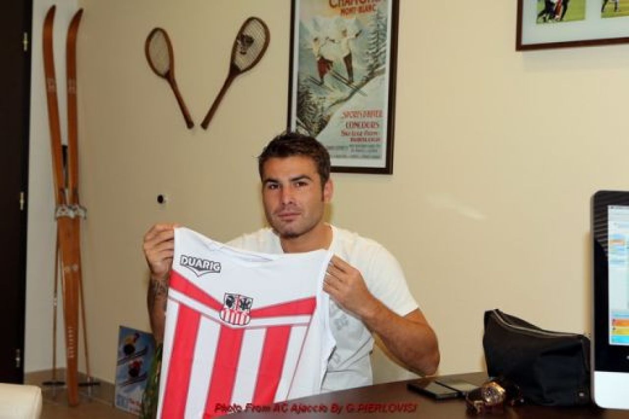 FOTO Mutu face INCONJURUL lumii dupa anuntul ASTA! Cu cine a pozat prima data pe stadionul lui Ajaccio!_18